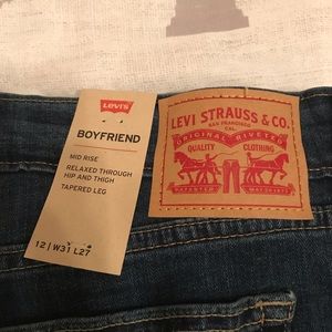 Ladies Brand New Levi’s Jeans size 12 MSRP $59.50